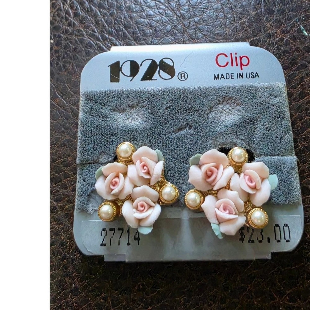 Vintage 1928 Jewelry Pink Porcelain Rose Faux Pearl Clip On Earrings 27714 USA